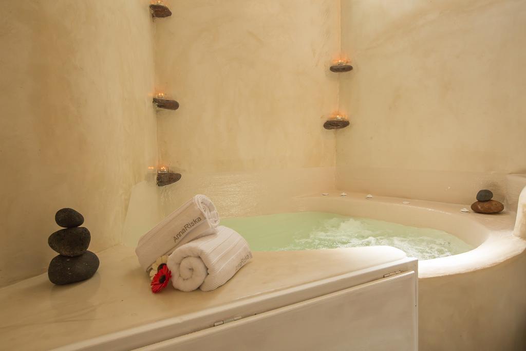 Love Nest With Hot Tub, Hammam & Outdoor Cinema Akrotiri  Ngoại thất bức ảnh
