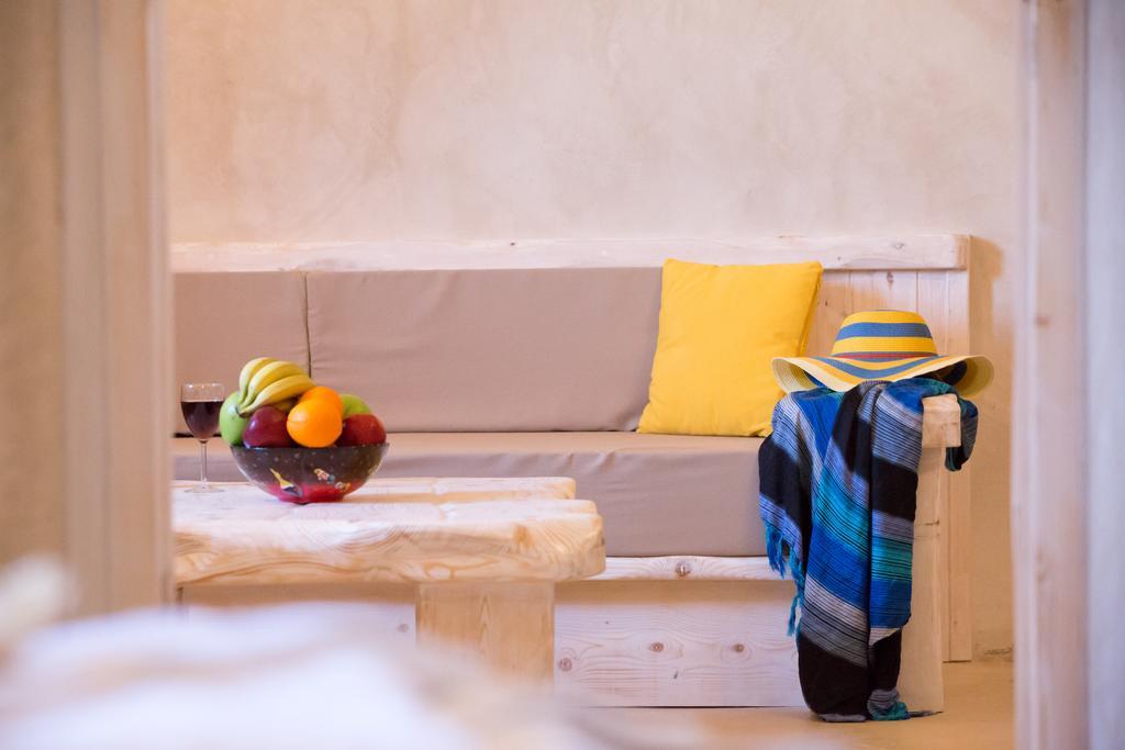 Love Nest With Hot Tub, Hammam & Outdoor Cinema Akrotiri  Ngoại thất bức ảnh