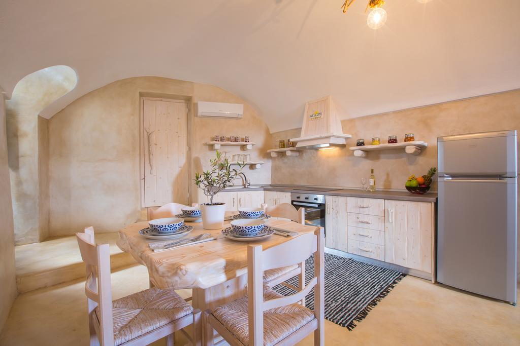 Love Nest With Hot Tub, Hammam & Outdoor Cinema Akrotiri  Ngoại thất bức ảnh